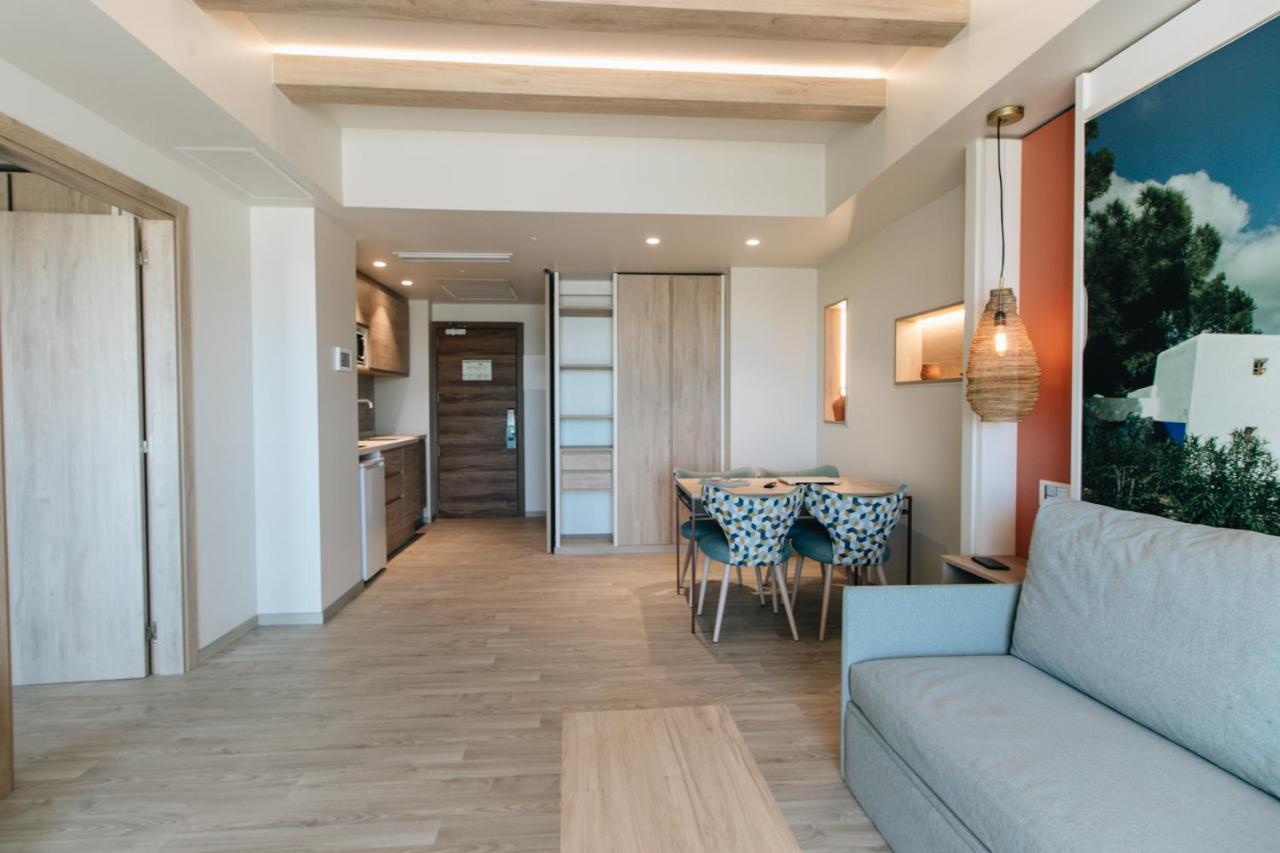 The White Apartments (Adults Only) San Antonio Abad Exterior foto