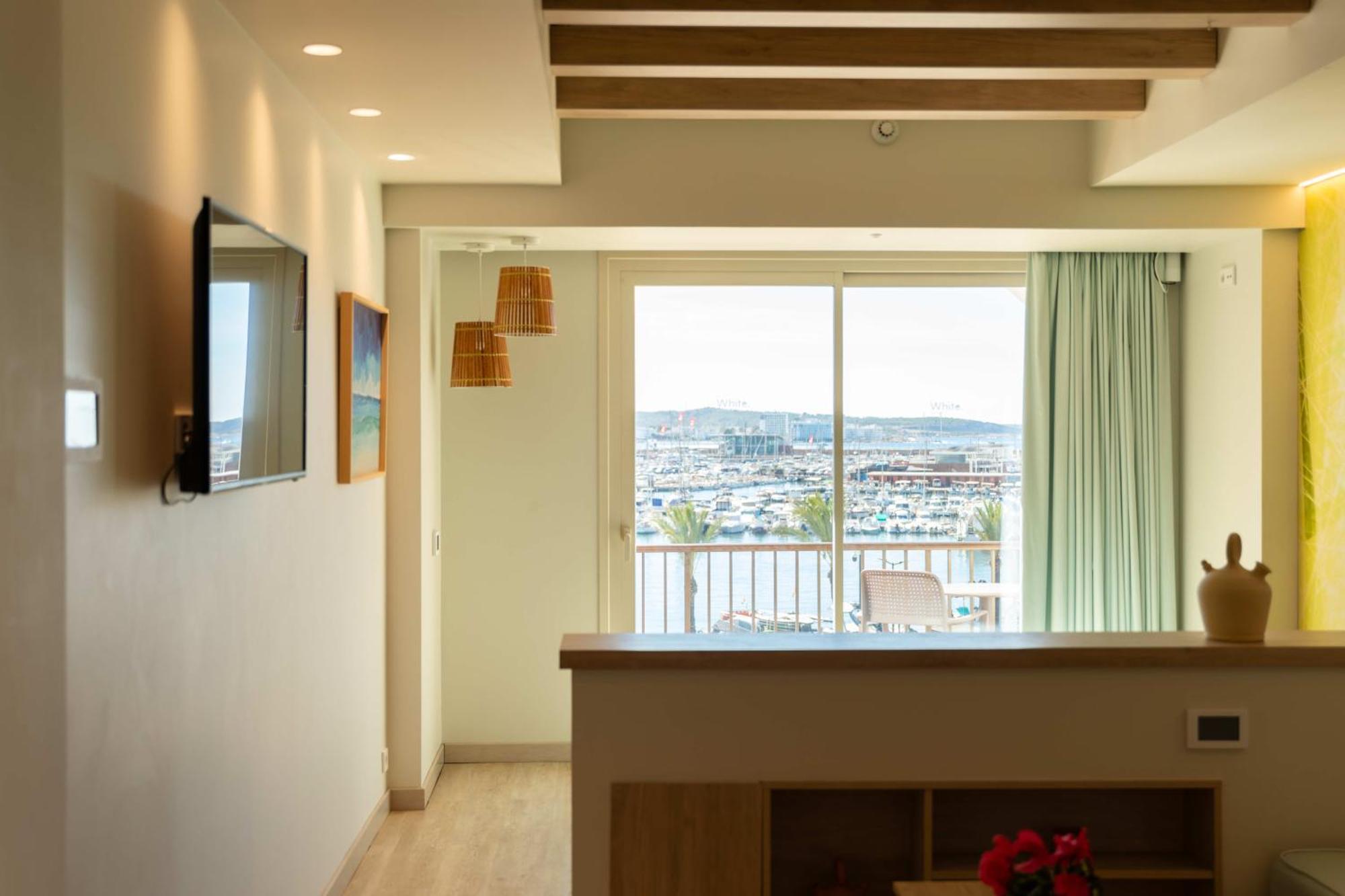 The White Apartments (Adults Only) San Antonio Abad Exterior foto
